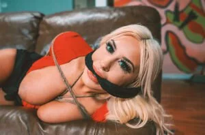 InternetCreeper &#8211; Vienna Black &#8211; Tutor Torment E08