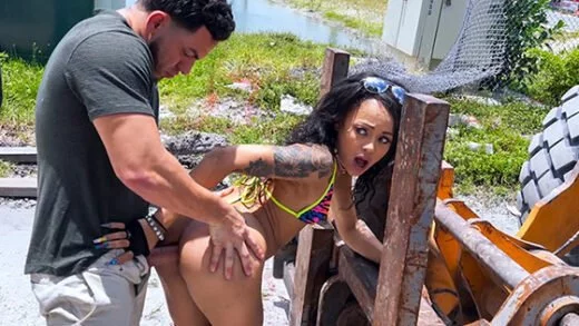 [PublicBang] Holly Hendrix (Does Anal In Public / 09.16.2018)