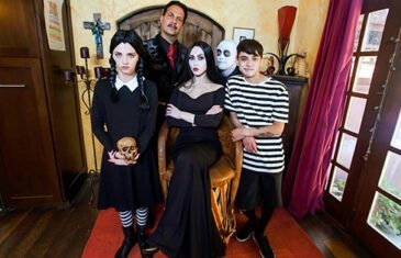 [FamilyStrokes] Kate Bloom, Audrey Noir (Addams Family Orgy / 10.31.2019)