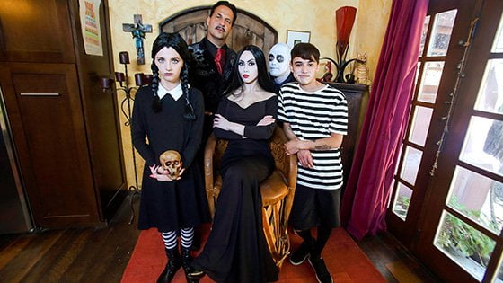 FamilyStrokes &#8211; Kate Bloom And Audrey Noir &#8211; Addams Family Orgy, Perverzija.com
