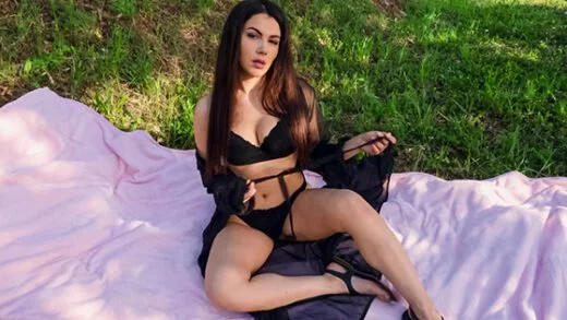 [Babes] Valentina Nappi (Picnic With Valentina / 07.02.2020)