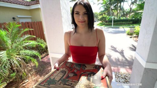 [MyLifeInMiami] Natana Brooke (Pizza Girl Gets A Big Tip / 05.07.2020)