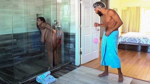 [BrazzersExxtra] Sofia Rose (Dildo Showers Bring Big Cocks / 10.06.2020)