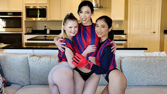 BFFs &#8211; Coco Lovelock, Avery Black And Diana Grace &#8211; Thanking Our Coach As A Team