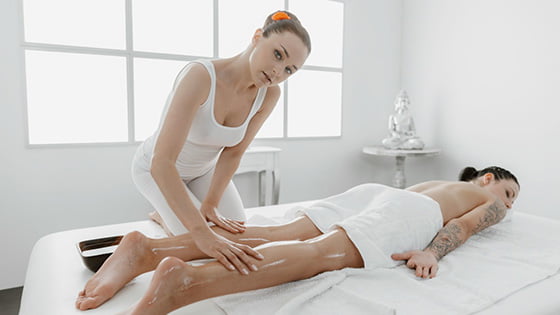 MassageRooms &#8211; Alya Stark And Sydney Love &#8211; 69 facesitting lesbians oil massage