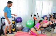 FitnessRooms – Angel Dark And Arina Shy – Lesbian MILF Teaches Self Defense