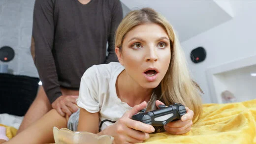 ExxxtraSmall - Gina Gerson - Gamer Girl Focus