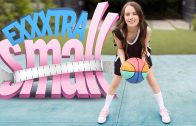 ExxxtraSmall – Sia Wood – Petite Dunk