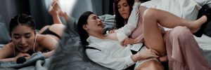 MassageRooms &#8211; Sofia Lee And Atlanta Moreno &#8211; UK babe plays with big natural tits, Perverzija.com