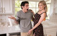 MommyBlowsBest – Lindsey Lakes – Blonde Widow Wants Her Stepson’s Cock