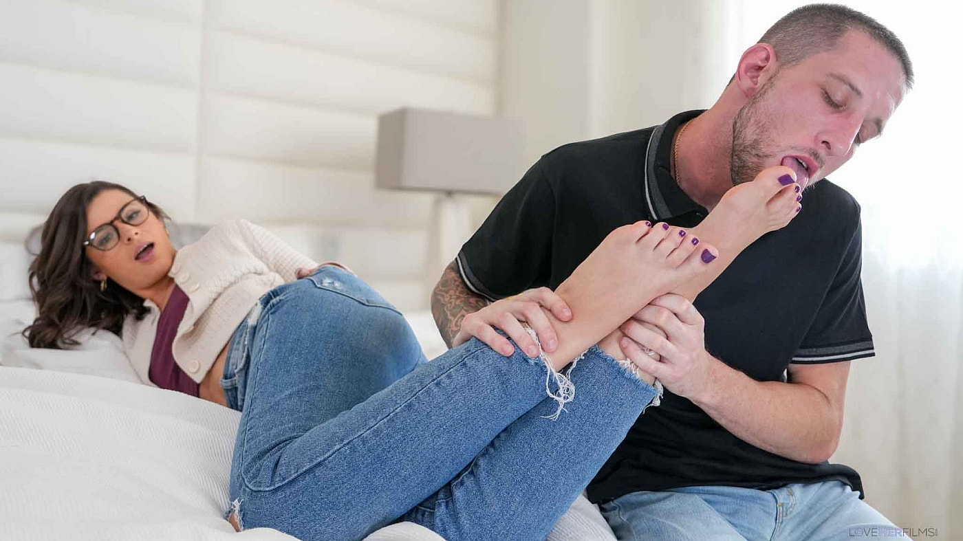 LoveHerFeet &#8211; Dharma Jones &#8211; Library Hookup &#8211; A Foot Fetish Story